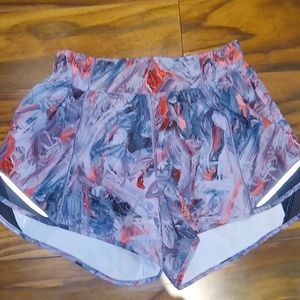 Lululemon Hotty Hot 4" short
